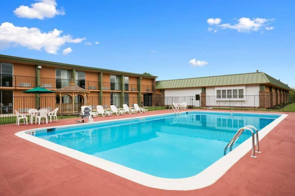 Готель Baymont By Wyndham Salem Roanoke Area Екстер'єр фото